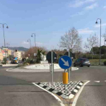 Isola di Traffico in Gomma Riciclata composta da Moduli Componibili Eco-sostenibili con Blocchetti in Calcestruzzo Altezza 72 mm