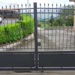 Cancello  a Due Ante  Standard Zincato e Verniciato -con Serratura Manuale- Linea California