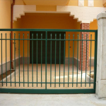 Cancello Scorrevole Standard Zincato e Verniciato - con Serratura Manuale - Linea Arizona