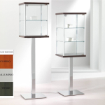 VETRINA IN CRISTALLO TEMPERATO CON PIANTANA CROMATA E 2 RIPIANI dimensioni(44X44X h191) SERIE ALLDES  MADE IN ITALY