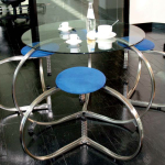 TAVOLINO CON PIANO IN VETRO ALTO ACCIAIO INOX